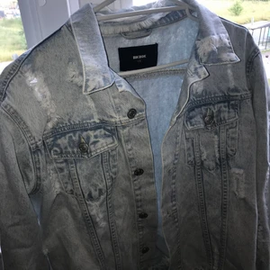 Jeans jacka, bikbok, xs - Passar folk som använder S/M, knappt använd