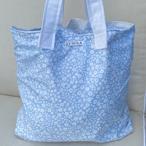 Totebags 💞 - Syr totebags på beställning 🥰 kontakta mig här på plick eller instagram @lily_isola vid intresse!