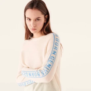 Vit Tröja från from future, 100% Cashmere❤️‍🔥 - Så mjuk och härlig tröja från from future, i välidigt bra skick. Original pris 1200