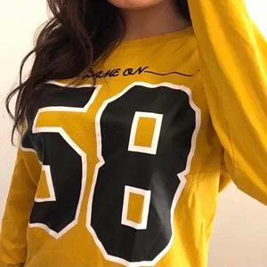 Gul tröja - Tröja i super bra skick från H&M i stl M (lite oversized). 60kr
