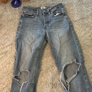 Jeans - Jätte fina blåa jeans som folk brukar kalla det ”mom jeans” 