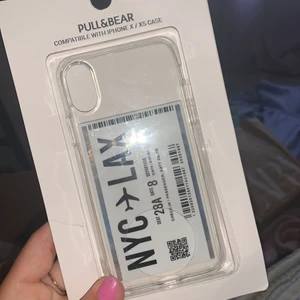 Skal för iPhone i storlek x/xs - Ett skal jag köpt från pull&bear som nyligen är köpt. Storleken är x/xs superfint men passade inte min mobil. 