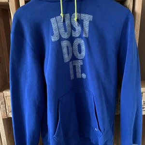 Nike Hoodie - Nike Hoodie i storlek L, superfint skick- knappt använd. 