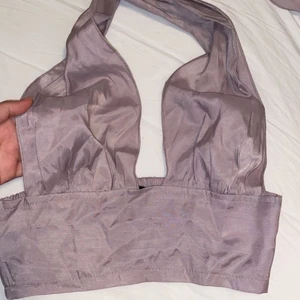 Halterneck - Halterneck från Shein i så fin lila färg, aldrig använd enbart testad! 💜 (frakt tillkommer, går även att mötas upp i Helsingborg)