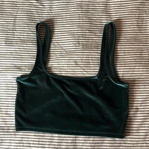 Velvet Topp 💚 - Storlek L men funkar oxå som M💚  Använd 2ggr💚
