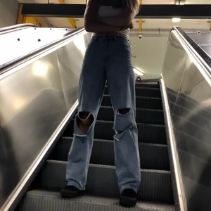 Jeans - Säljer dessa supeeeeeercooola jeans på grund av att jag ej använder dom längre