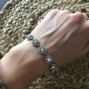 Lily and rose  - Armband. Använt fåtal gånger. Nypris999kr 
