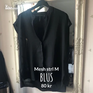 Blus - Bra skick, inga tecken på användning. Frakt tillkommer, postar vardagen efter Swish.