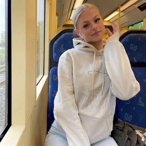 Saints University Hoodie - Hoodies i fyra olika färger i alla storlekar! @saintsuniversity på insta!