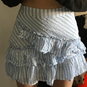 Kjol -  Storlek 34/36. Köpare står för frakt! 