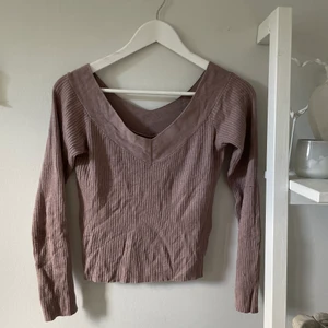 Tröja - Rosa/lila tröja med v-ring
