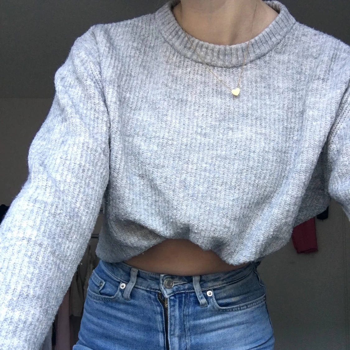 Grå stickad tröja