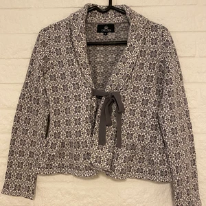 Chelsea Tröja  - En snygg chelsea tröja i nyskick. Storlek: S✨