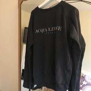 Aqua Limone blue sweatshirt - Ännu ett plagg som bara ligger i garderoben och sällan använd därav säljer jag vidare den! 