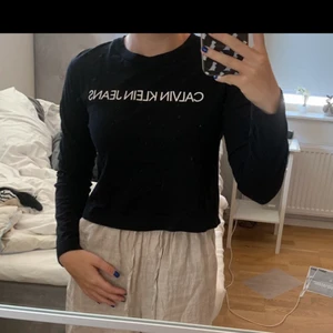 Tröja - Calvin clein jeans tröja i strl S, kostar 80 kr💗
