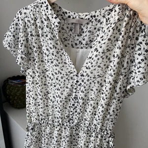 Blommig klänning  - Blommig söt klänning från H&M🌸🌸💕