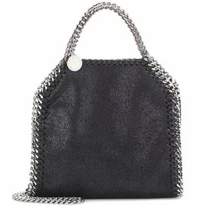 Stella MCcartney väska  - Säljer min Stella Mccartney Falabella väska i mellan storleken. Väskan är i svart mocka med silvriga detaljer. Väskan är i bra skick men tyvärr finns fläckar på insidan av väskan men detta är inte något som syns. Nypris är ca 8000kr och väskan säljs i befintligt skick. Skriv till mig så får ni egna bilder på den! Säljare står för porto men kan mötas upp vid önskemål😊