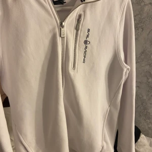 Sailracing  - Hyfsat ny sailracing ziphoodie som är använd några få gånger