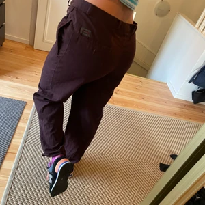 Bruna bomullsbyxor  - Bruna byxor i 100% bomull som liknar linnebyxor. Storlek 48 (eftersom att det är man) men de passar mig som har storlek 38/40😋