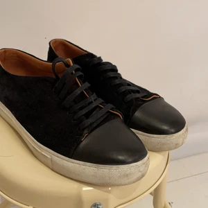 Human scale skor - Säljer mina human scale skor som jag köpte för typ 1 månad sen! Bra skick!! Ord pris 1500kr 