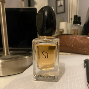Si by Giorgio Armani - Eau de parfum, knappt använd. Min andra flaska därför har jag tröttnat! 30 ML har ej låda