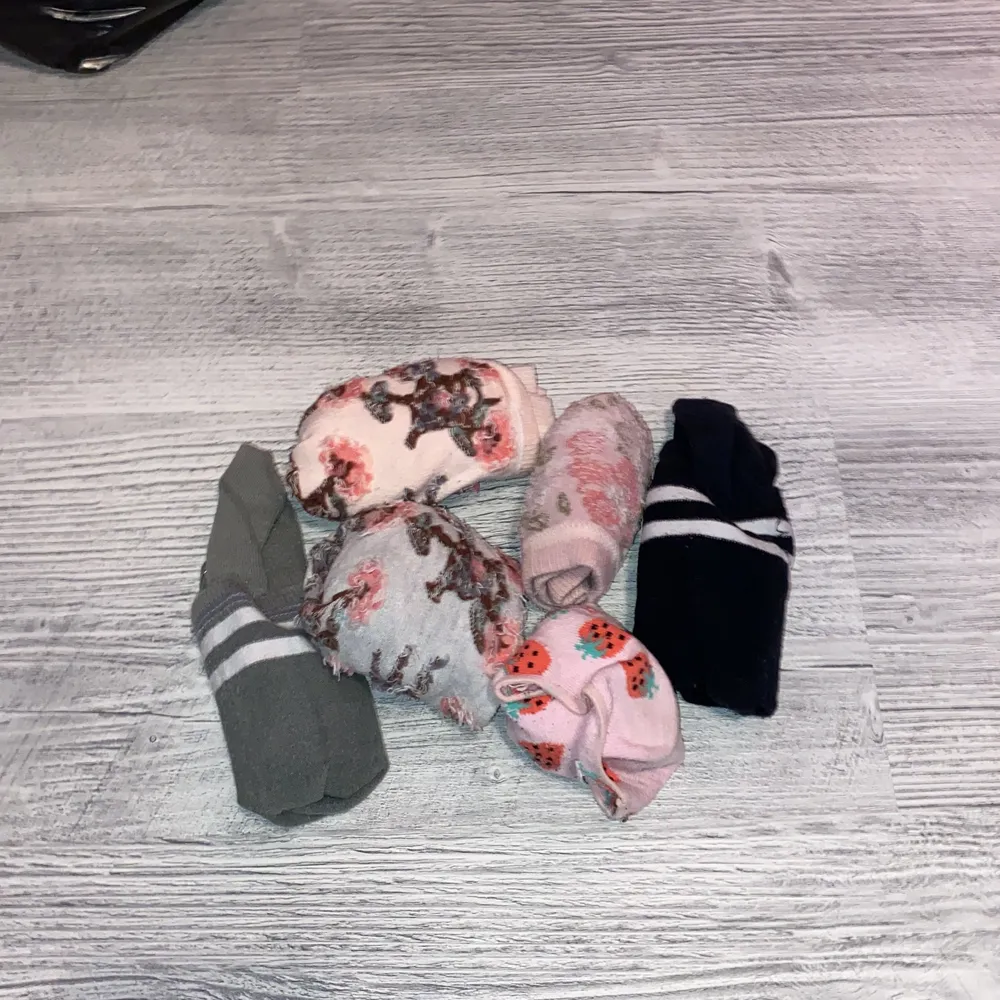 Fler par sockar både långa och korta . Övrigt.