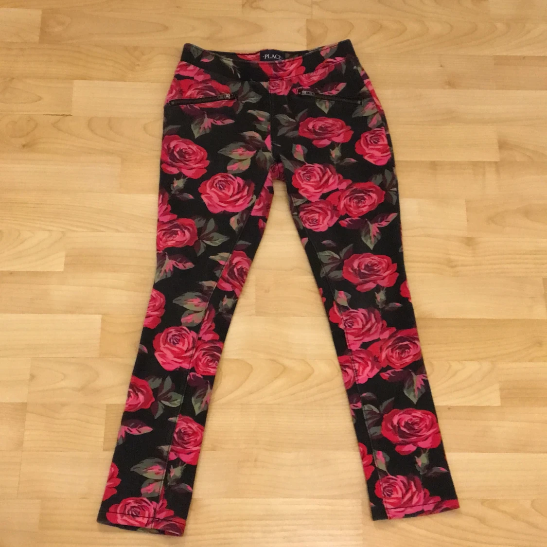 Byxor med blommiga rosor - 90