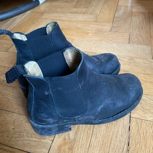 Kängor johnny bulls - I bra skick men lite smutsiga, går att putsa upp. Äkta läder.