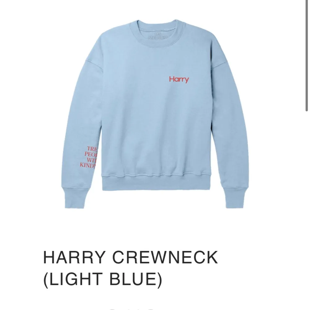!!Utsåld Harry Styles merch!! Blå crewneck sweatshirt i storlek L. Frakten är ej inräknad i priset!!. Hoodies.