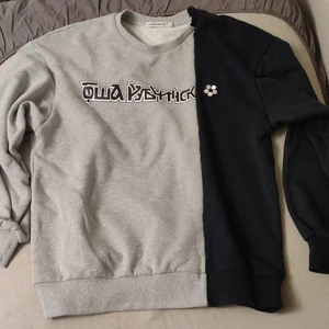 Sweatshirt från Gosha  - Säljer min tröja från Gosha i bra skick. Har använt den ett fåtal gånger. Tröjan är i storlek L men jag upplever att den sitter som en storlek M. Frakten står jag för och sker genom PostNord. Betalningar sker via Swish.  Hör gärna av er om ni har ytterligare frågor eller tankar.