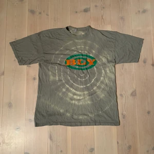 Vintage BLY tie dye T-shirt - Storlek XL passar L , skick 6/10 små smarta fläckar!