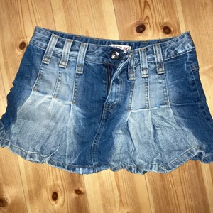 jeans kjol - snygg mini skrih  replay diskutera görns pris