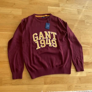 En gant tröja  - En vinröd gant tröja aldrig andvänd jätte bra skick