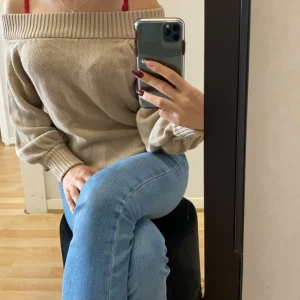 Stickad tröja  - Stickad tröja i storlek xs. Priser kan diskuteras. Kan skicka fler bilder om de önskas.💕💕