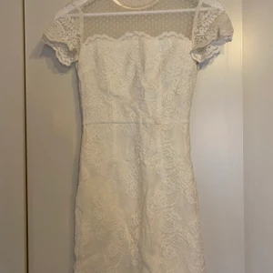 Ida Sjöstedt klänning - Finaste studentklänningen🤎 storlek 32, kommer med dustbag