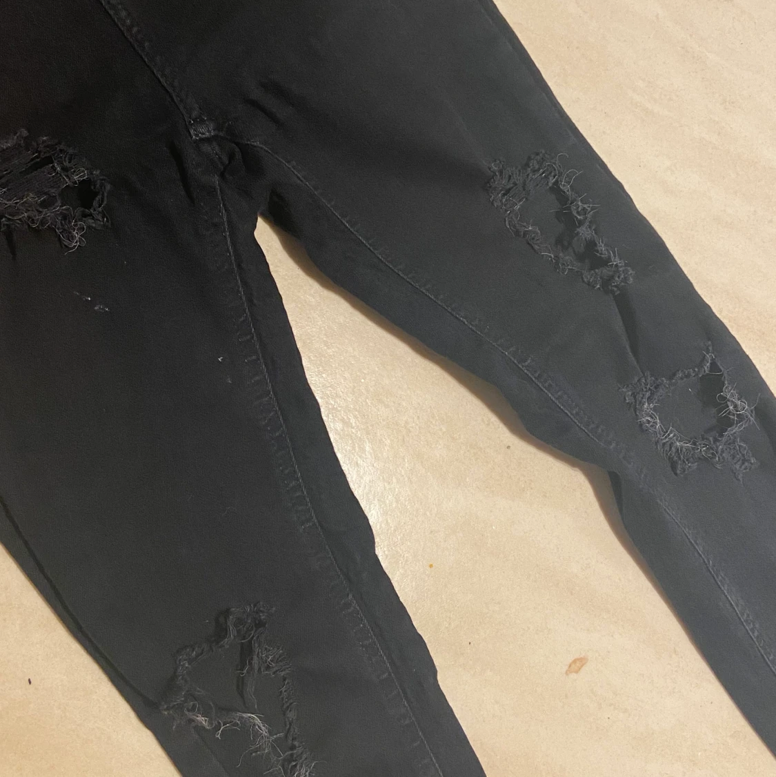 Svarta tajta jeans  - 90