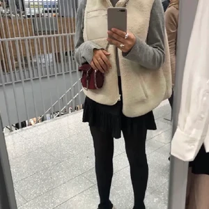 Teddyväst - Teddyväst från Lindex. Väldigt bra skick, använd 2 gånger. (Lånad bild) 