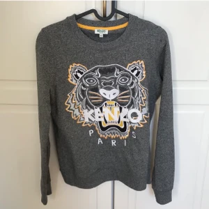 Kenzo tröja - Säljs på grund av att den inte faller mig i smaken längre, den är knappt använd bara någon enstaka gång