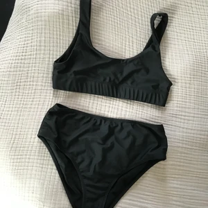 Bikini st M - Högmidjad bikini i toppenskick. Frakt tillkommer