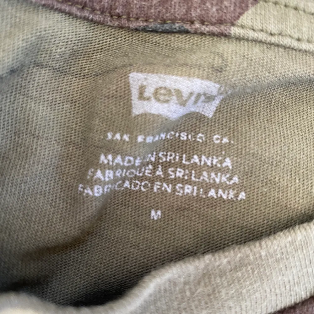 Camouflage tshirt från levis | strl M | frakt tillkommer. T-shirts.