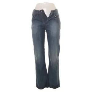 Diesel Industry jeans - väldigt snygga vintage diesel byxor i bra skick. de är lågmidjade med en straight fit som blir utsvängd. säljer så de inte passar mig. de är stl 12 barn så skulle passa nån som vanligt vis har xs eller liten s. 