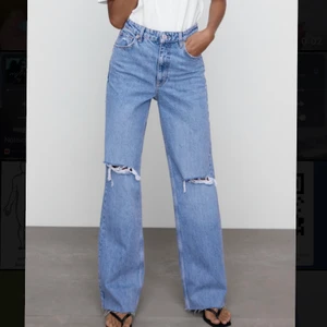 Zara jeans - Säljer dessa Zara jeans pga byt stil och kommer inte till användning. Modellen på jeansen är full lenght. Dem är aldrig använda så dem är i bra skick!