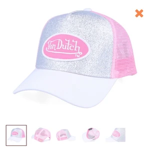 Glittrig keps - Säljer en fin och glittrig keps. Kepsen är endast testad och säljer den pga att den inte passar mig