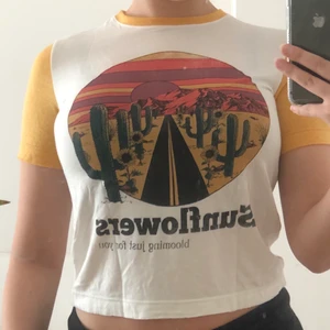 Jätte fin och skön tröja i bra skick - Tröja köpt i Brasilien. Den är i bra skick och har endast använts ca 2/3 ggr. Super skönt material. Skriv vid intresse💕