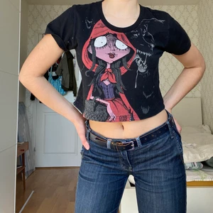 Baby tee - Croppad t-shirt med coolt tryck