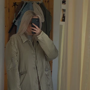 Oversized jacka - Perfekt beige vårjacka från ASOS herr i storlek xxl. Säljs för kommer inte till användning.