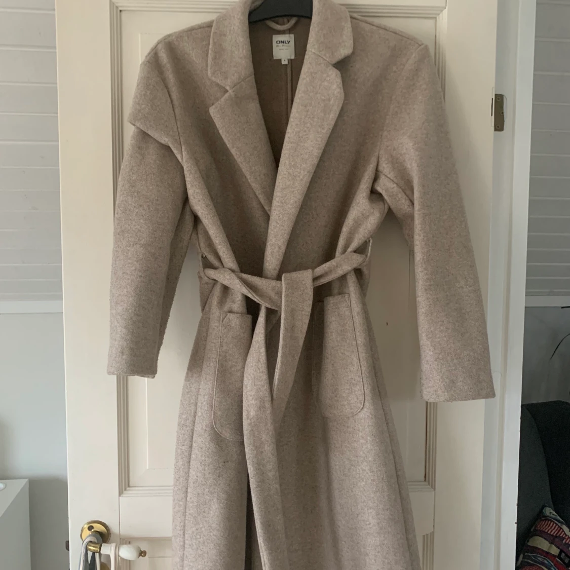 Beige Kappa från Only strl S