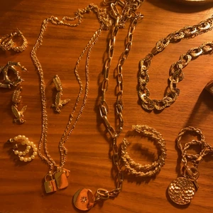 Halsband och örhängen  - Olika priser, kan absolut ge paketpris eller vid snabb affär även sänka priset! 💕