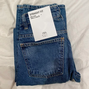 Zara jeans  - Ett par zara jeans som är slutsålda på hemsidan💞💞dom är för små på mig, därför säljs dom!