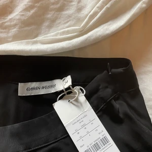 Kjol CW - CARIN WESTER kjol, helt ny, aldrig använd, sök på Åhléns för att se passform då den ej passar mig i storleken